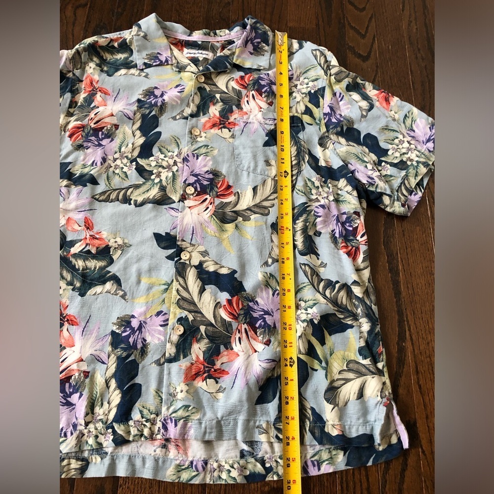 Tommy Bahama Men’s 100% Silk Tropical Jacquard Short-Sleeve Collared Button-Down - Picture 6 of 12